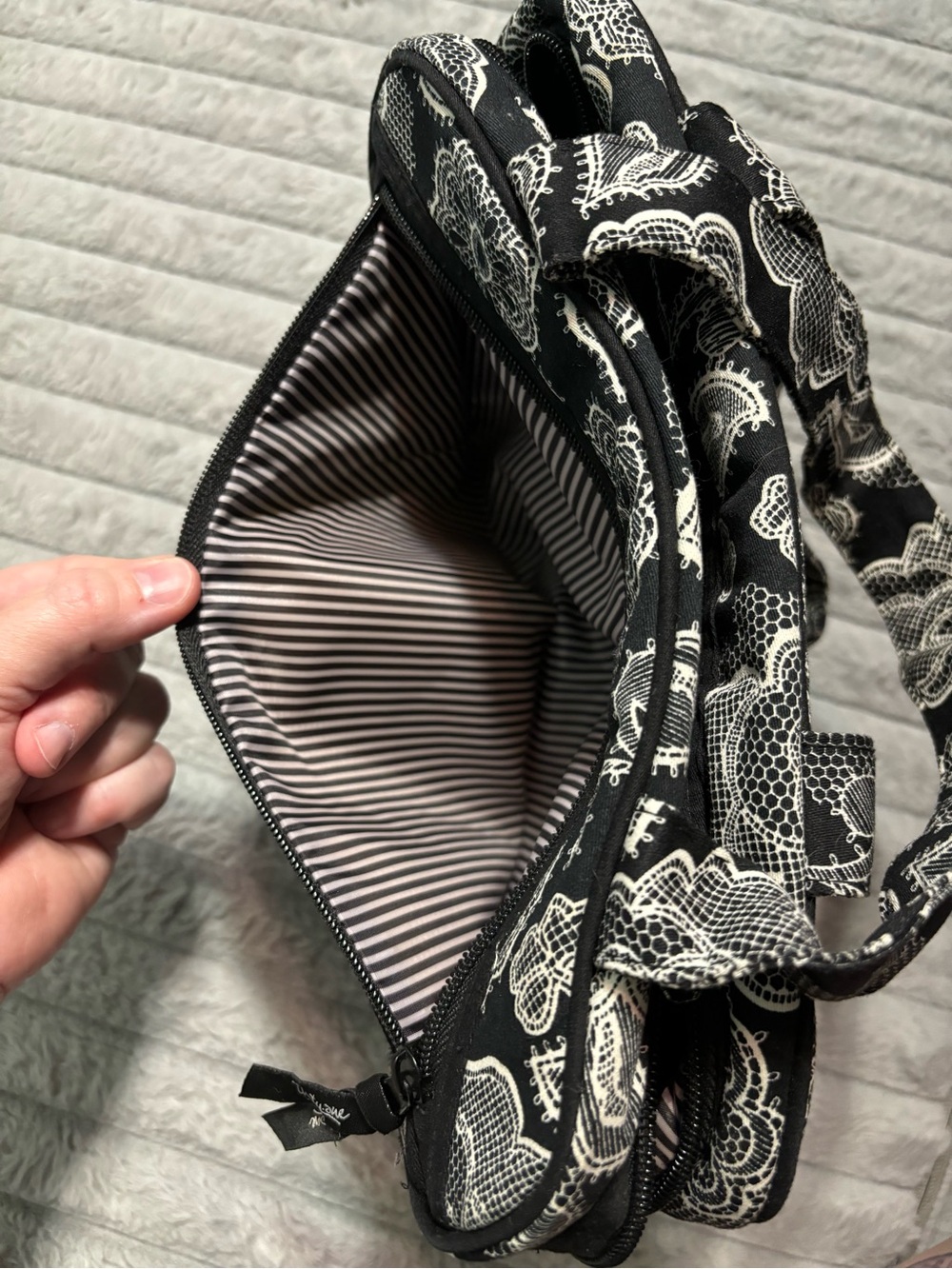 Thirty-One Floral Lace Black and White Print Cosmetic Travel Bag Lined - Picture 9 of 10